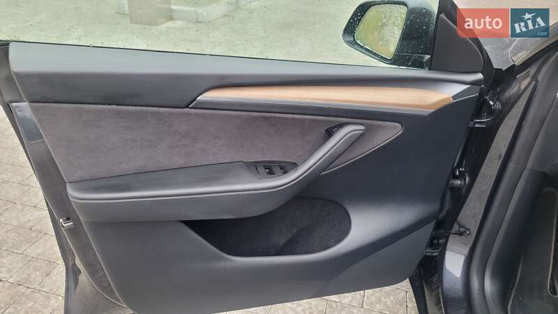 Позашляховик / Кросовер Tesla Model Y 2024 в Львові