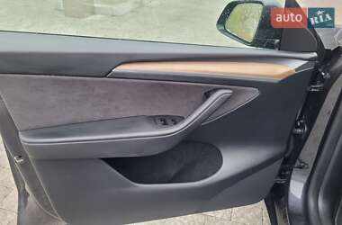 Позашляховик / Кросовер Tesla Model Y 2024 в 