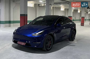 Tesla Model Y 2024