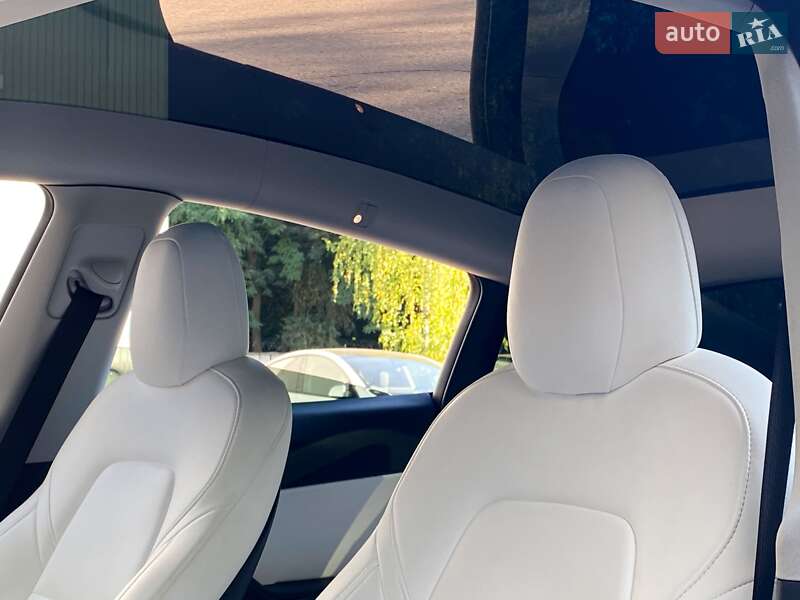 Внедорожник / Кроссовер Tesla Model Y 2022 в Киеве