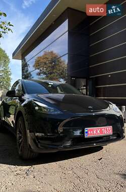 Tesla Model Y 2024