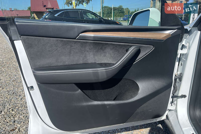 Позашляховик / Кросовер Tesla Model Y 2023 в Коломиї