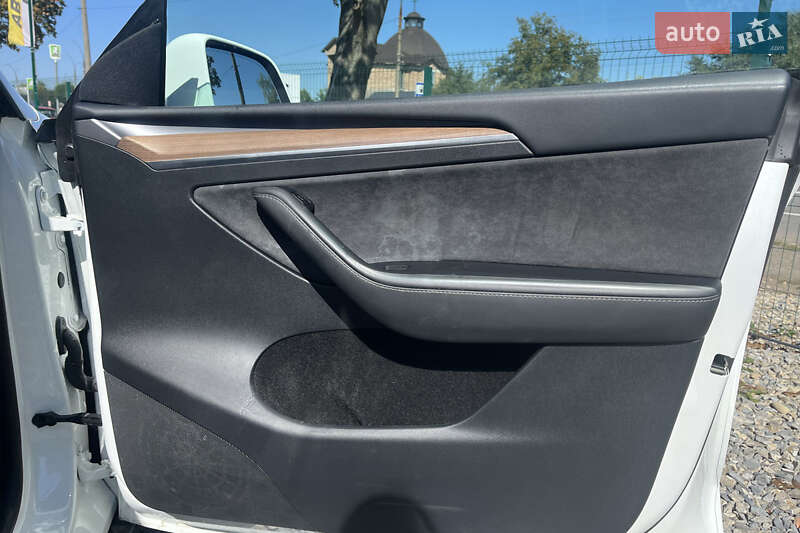 Позашляховик / Кросовер Tesla Model Y 2023 в Коломиї