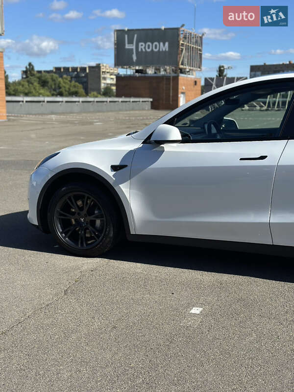 Позашляховик / Кросовер Tesla Model Y 2021 в Києві