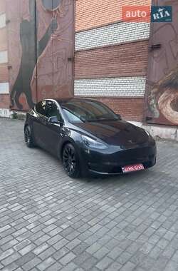 Tesla Model Y 2024