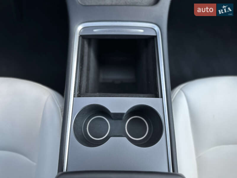 Позашляховик / Кросовер Tesla Model Y 2023 в Рівному