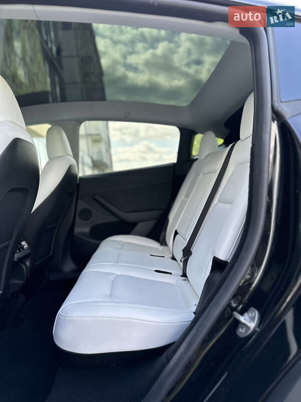 Позашляховик / Кросовер Tesla Model Y 2023 в Рівному