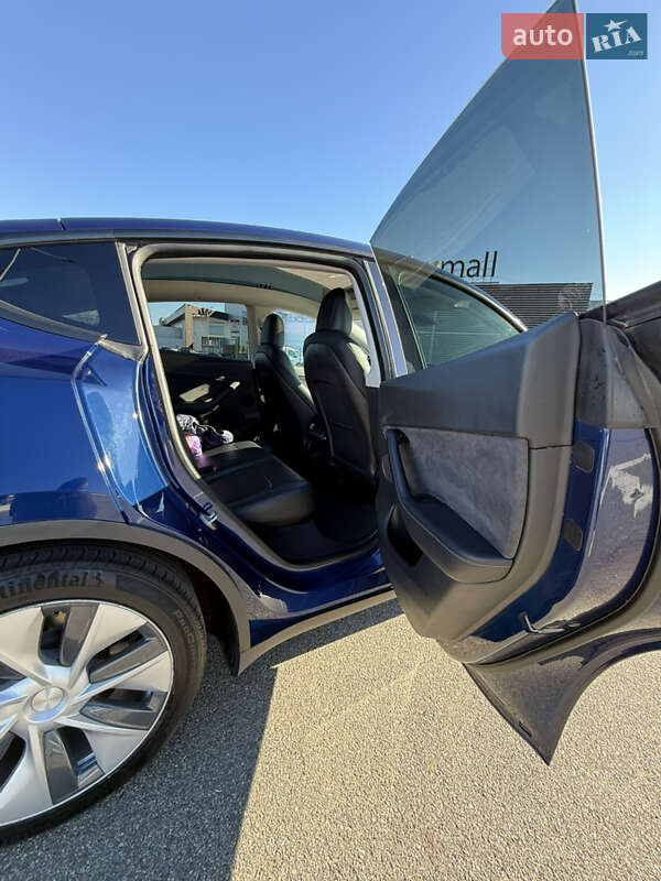Внедорожник / Кроссовер Tesla Model Y 2020 в Киеве