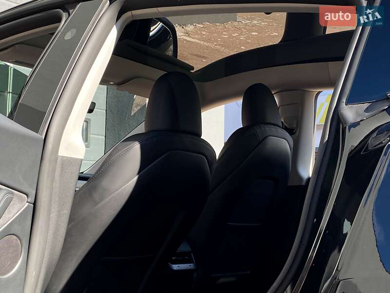 Позашляховик / Кросовер Tesla Model Y 2023 в Києві