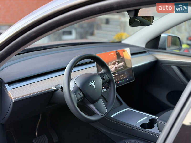 Позашляховик / Кросовер Tesla Model Y 2025 в Луцьку