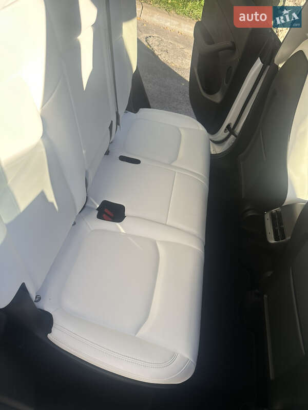 Позашляховик / Кросовер Tesla Model Y 2024 в Тернополі