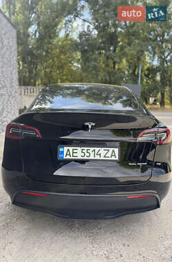 Позашляховик / Кросовер Tesla Model Y 2024 в 