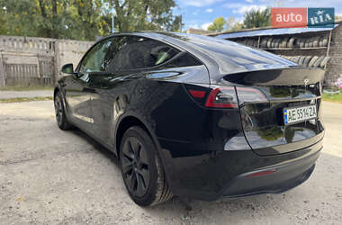 Позашляховик / Кросовер Tesla Model Y 2024 в 