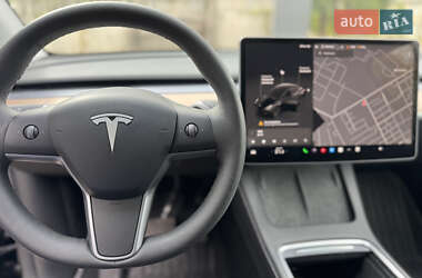 Позашляховик / Кросовер Tesla Model Y 2024 в 