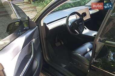 Седан Tesla Model Y 2022 в 