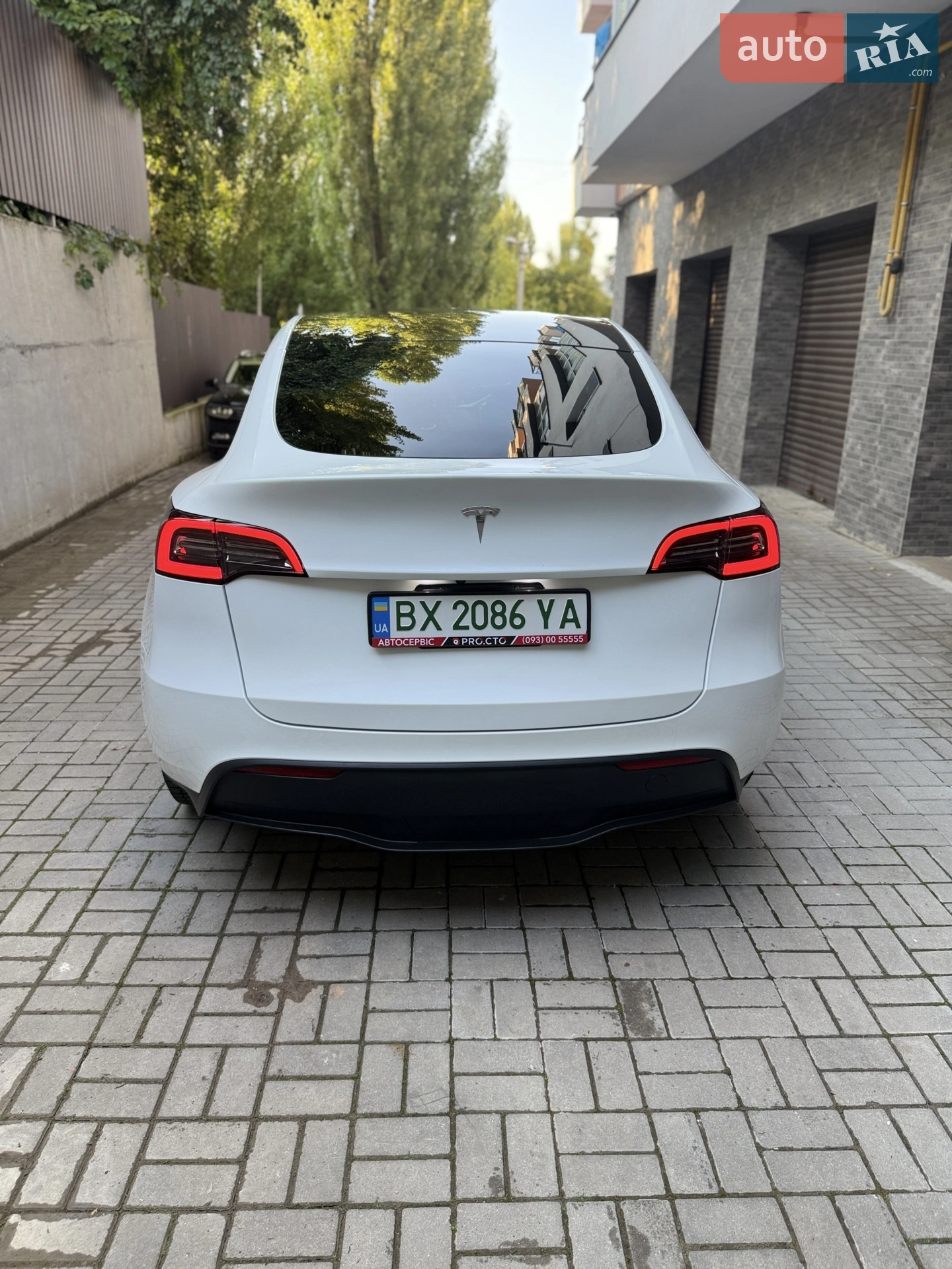 2023 Tesla Model Y - мініатюра 2