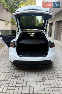 Позашляховик / Кросовер Tesla Model Y 2023 в 