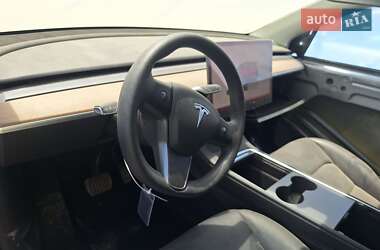 Позашляховик / Кросовер Tesla Model Y 2022 в  фото 11 Позашляховик / Кросовер Tesla Model Y 2022 в