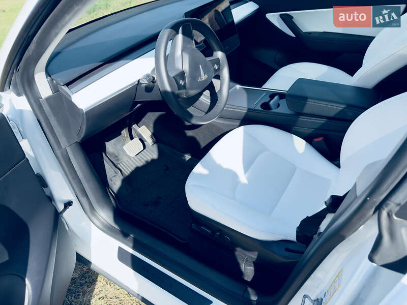 Позашляховик / Кросовер Tesla Model Y 2021 в Чернігові