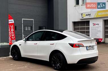 Позашляховик / Кросовер Tesla Model Y 2024 в 
