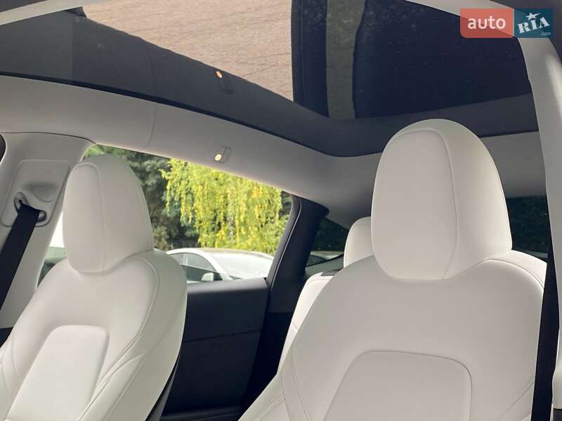 Позашляховик / Кросовер Tesla Model Y 2024 в Києві