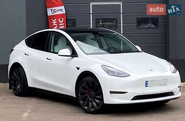 Tesla Model Y 2024