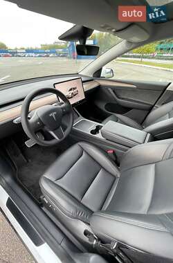 Внедорожник / Кроссовер Tesla Model Y 2023 в Киеве