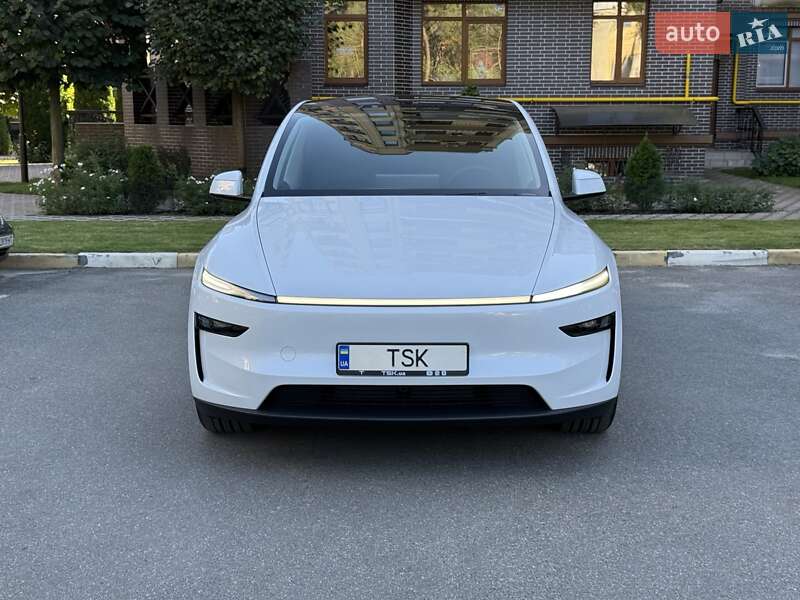 Внедорожник / Кроссовер Tesla Model Y 2025 в Киеве