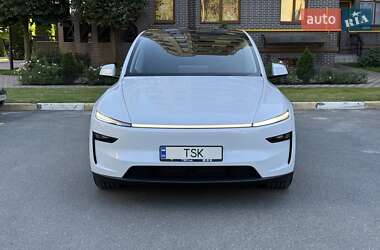 Позашляховик / Кросовер Tesla Model Y 2025 в 
