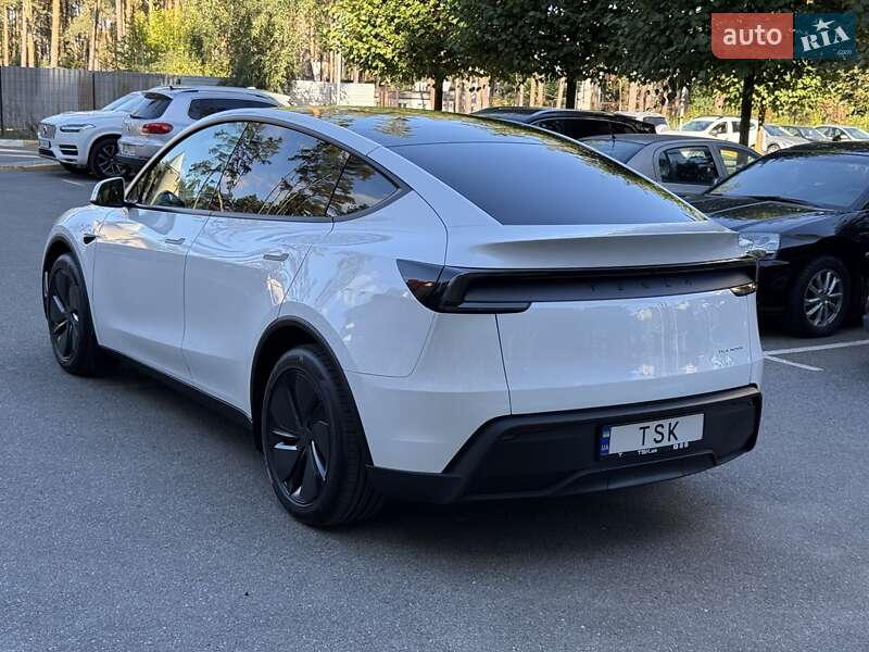 Внедорожник / Кроссовер Tesla Model Y 2025 в Киеве