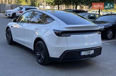 Позашляховик / Кросовер Tesla Model Y 2025 в 