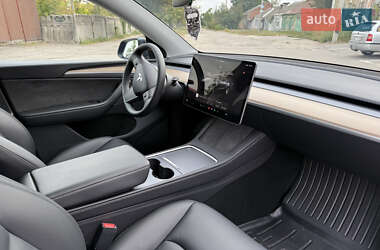 Позашляховик / Кросовер Tesla Model Y 2024 в 