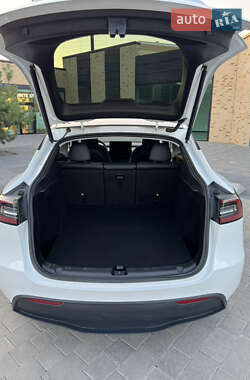 Внедорожник / Кроссовер Tesla Model Y 2024 в 