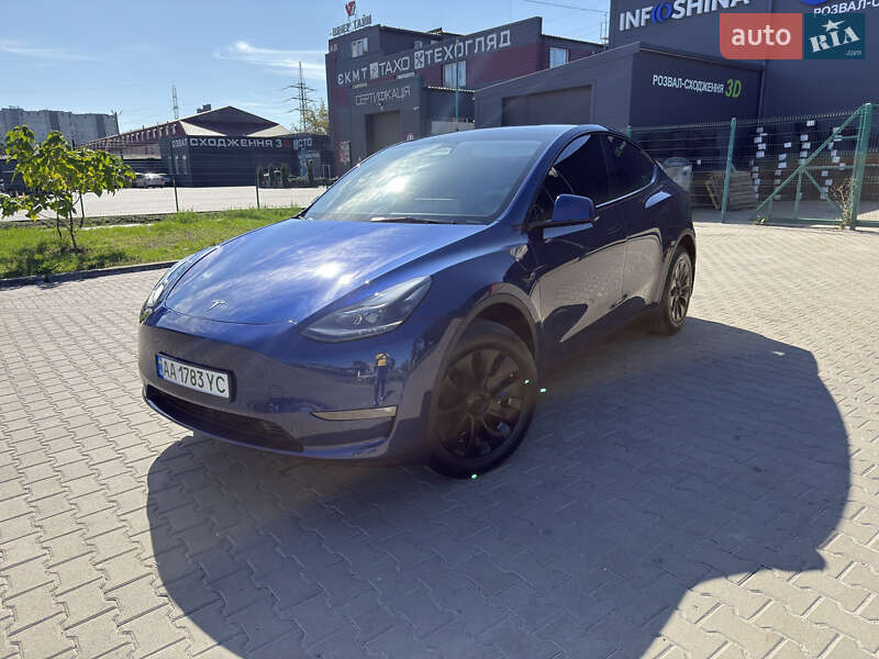 Внедорожник / Кроссовер Tesla Model Y 2023 в Киеве