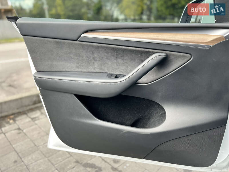 Внедорожник / Кроссовер Tesla Model Y 2023 в Новояворовске фото 20 Внедорожник / Кроссовер Tesla Model Y 2023 в Новояворовске
