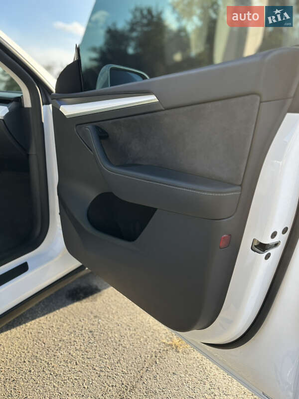 Позашляховик / Кросовер Tesla Model Y 2024 в Дніпрі