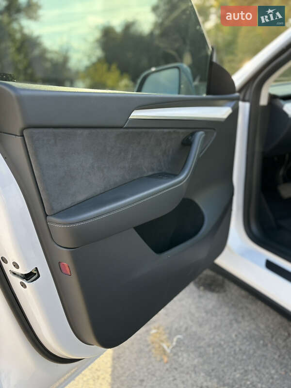 Позашляховик / Кросовер Tesla Model Y 2024 в Дніпрі