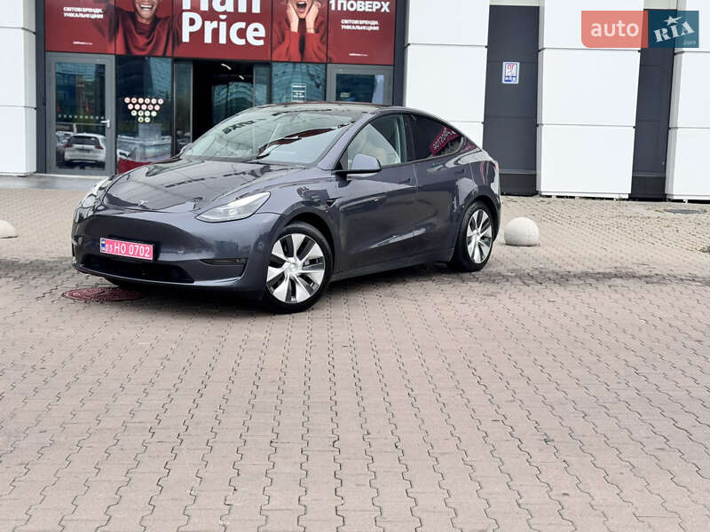 Tesla Model Y 2023