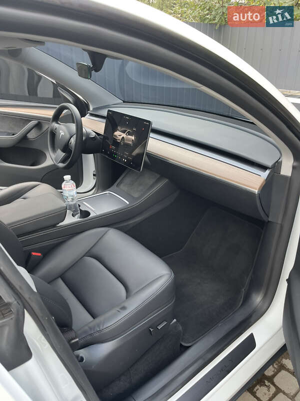 Внедорожник / Кроссовер Tesla Model Y 2024 в Ивано-Франковске