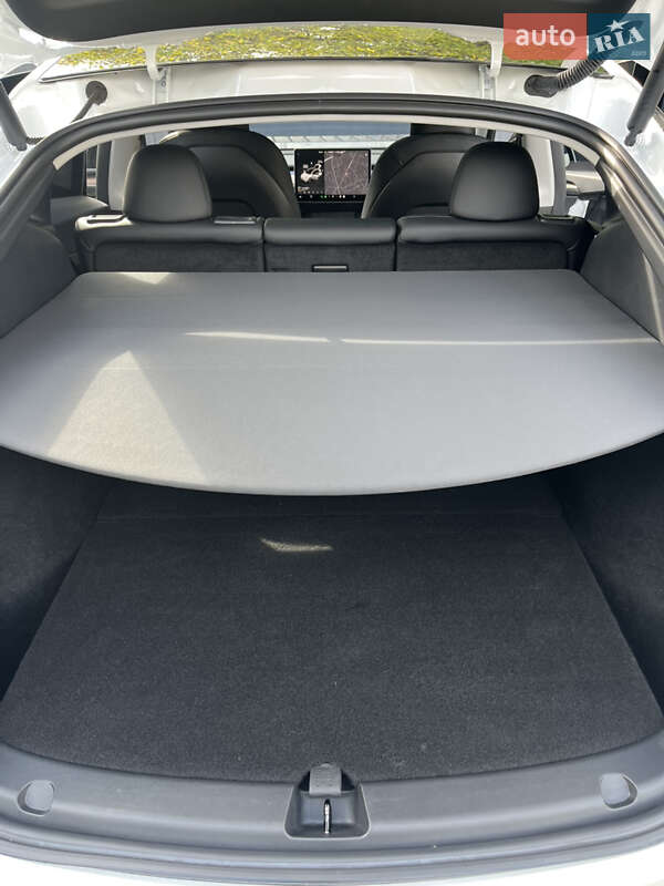 Внедорожник / Кроссовер Tesla Model Y 2024 в Ивано-Франковске