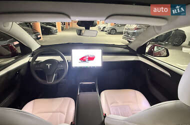 Позашляховик / Кросовер Tesla Model Y 2024 в 