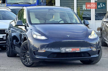Позашляховик / Кросовер Tesla Model Y 2024 в 