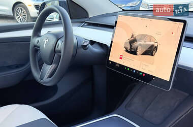 Позашляховик / Кросовер Tesla Model Y 2024 в 