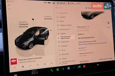 Позашляховик / Кросовер Tesla Model Y 2024 в 