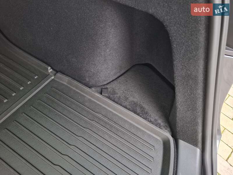 Позашляховик / Кросовер Tesla Model Y 2023 в Києві