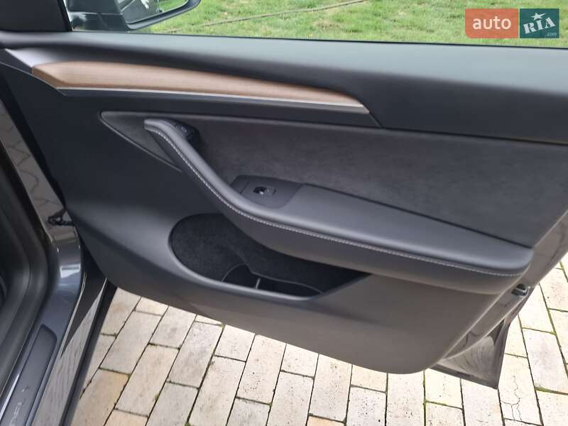 Позашляховик / Кросовер Tesla Model Y 2023 в Києві