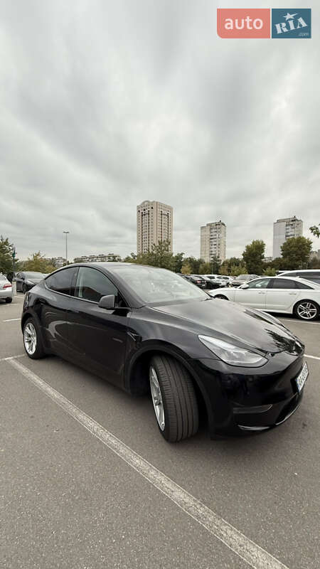 Позашляховик / Кросовер Tesla Model Y 2023 в 