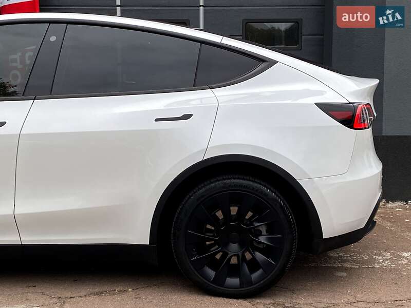 Внедорожник / Кроссовер Tesla Model Y 2023 в Киеве