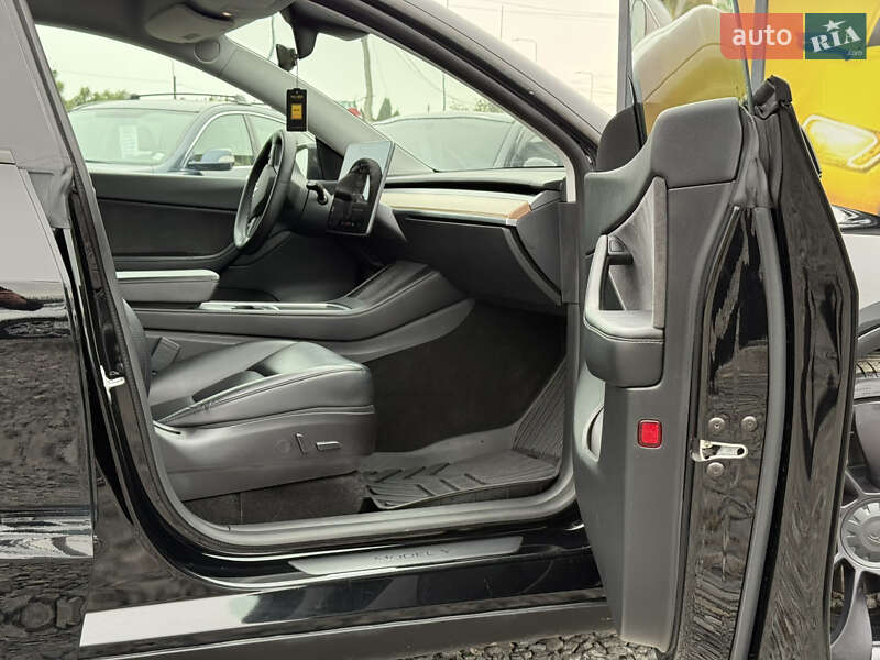 Позашляховик / Кросовер Tesla Model Y 2021 в Стрию