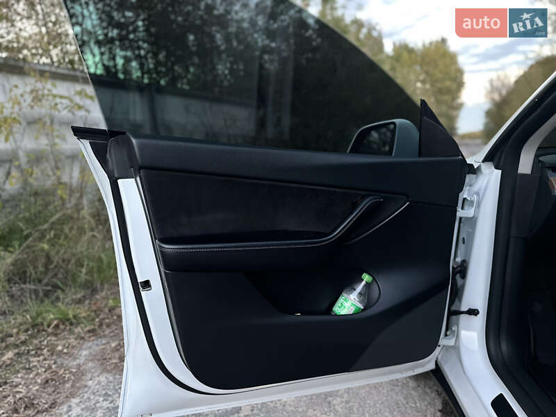 Позашляховик / Кросовер Tesla Model Y 2021 в Володимирі
